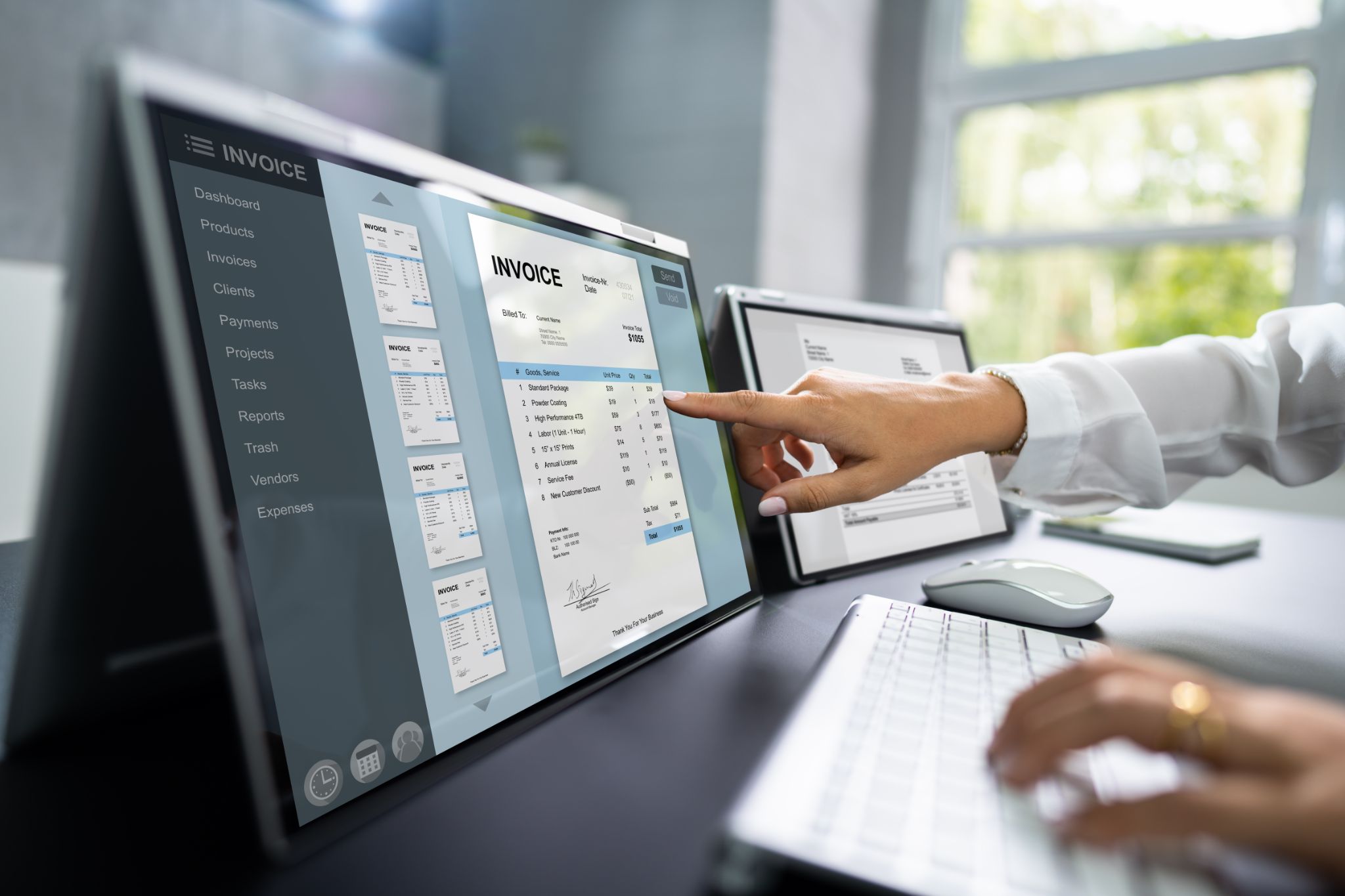 Online,Digital,E,Invoice,Statement,On,Hybrid,Laptop